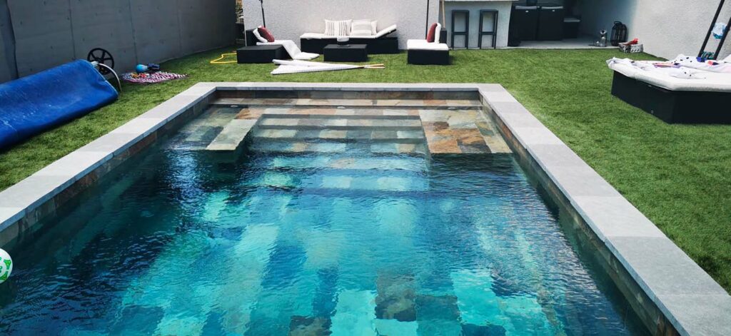 Villa neuve avec terrasse aménagée construite en Provence